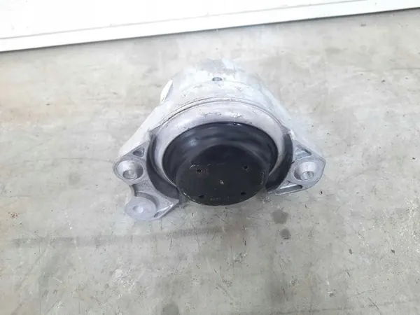 MERCEDES W205 4 MATIC Soporte de Motor image 4