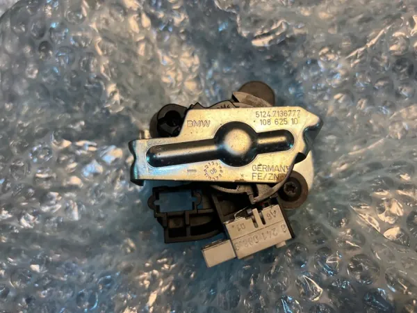 BMW E60 bagagelucksmekanism OEM 8241088 image 3