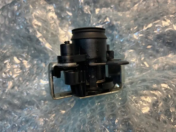 BMW E60 bagagelucksmekanism OEM 8241088 image 5