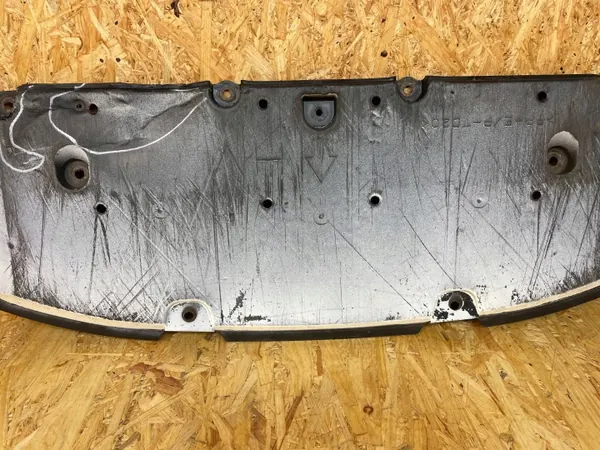 Toyota Prius IV framstötskåpsskydd undergolv 51420-47030 image 6