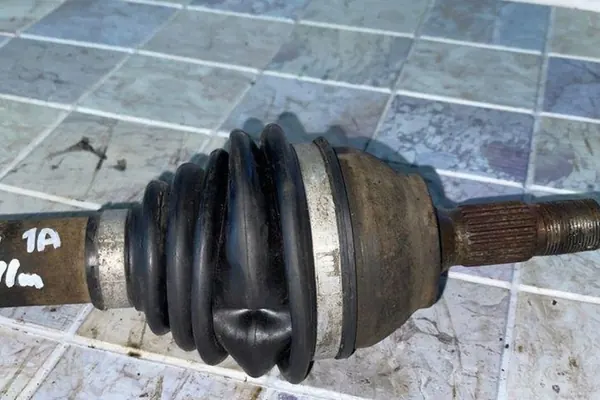 Arbre avant gauche PEUGEOT 3008 1.6L Diesel image 2