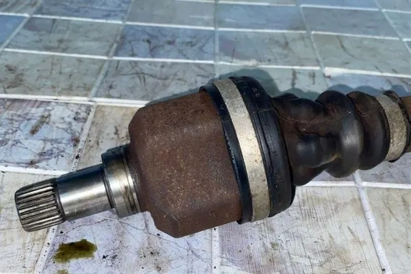 Arbre avant gauche PEUGEOT 3008 1.6L Diesel image 4