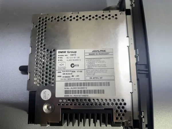 Radio BMW E90 E91 OEM AL900180495012 - Usado image 7