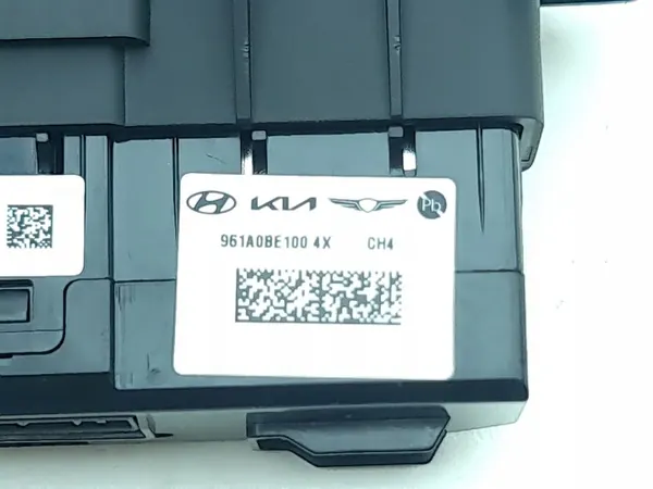 Puerto USB Hyundai Kona II OEM 961A0BE100 - Usado image 6