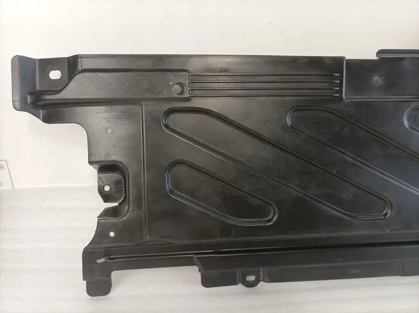 UNDERBODSKYDD PLATTA HÖGER MERCEDES C-KLASS W205 A2056842000 image 2