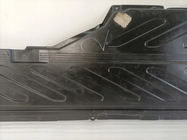 UNDERBODSKYDD PLATTA HÖGER MERCEDES C-KLASS W205 A2056842000 image 4