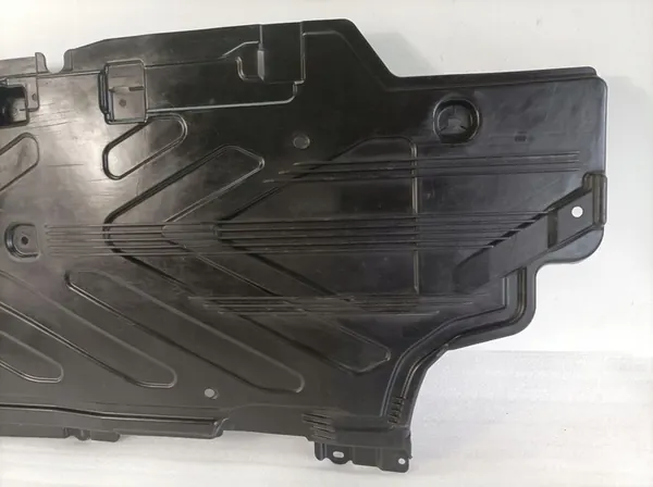 UNDERBODSKYDD PLATTA HÖGER MERCEDES C-KLASS W205 A2056842000 image 7