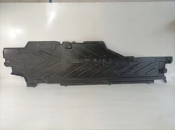 UNDERBODSKYDD PLATTA HÖGER MERCEDES C-KLASS W205 A2056842000 image 8