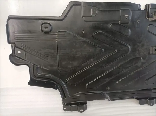 UNDERBODSKYDD PLATTA HÖGER MERCEDES C-KLASS W205 A2056842000 image 9