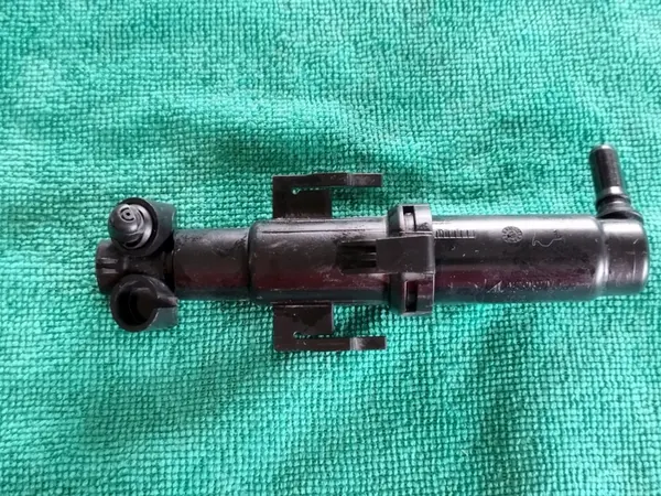 BMW F10 F11 Right Washer Nozzle 7377668 image 2