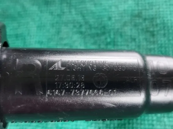 BMW F10 F11 Right Washer Nozzle 7377668 image 3