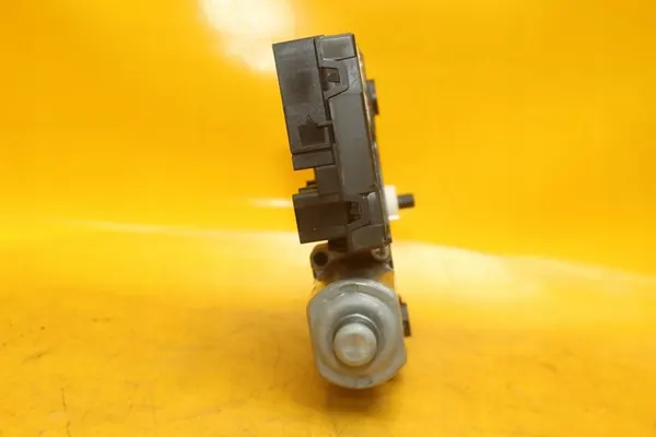 Vasen etuikkunamoottori VW Passat B6 image 2