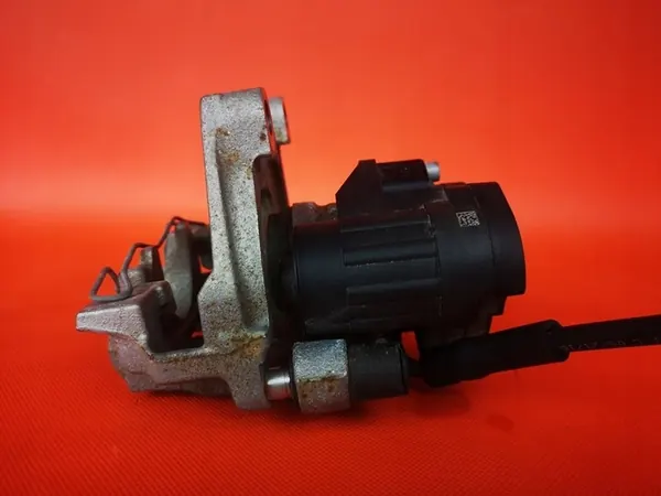 Audi TT 8S Takajarrusatula Moottorilla 5q0615406cr image 3