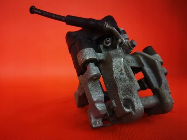 Audi TT 8S Takajarrusatula Moottorilla 5q0615406cr image 7