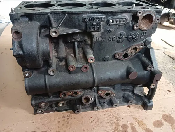 Motorblock VW Audi Skoda Seat 2.0 TDI DFH 03N023C image 2