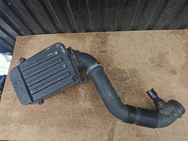 Luftansaugrohr Audi A3 8P Volkswagen 1.6 MPI image 2