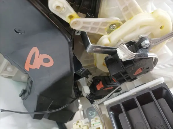 Calefactor OEM 271104GF0C para Infiniti Q50 (2013-) image 8