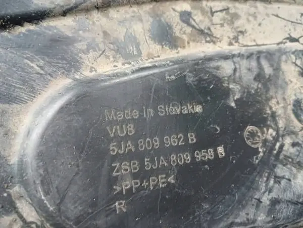 Skoda Rapid (NH) 2018 Oikea Etulokasuoja 5JA809962B image 8