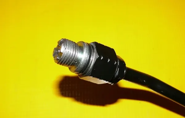 Mangueira de direção assistida Ford Mondeo MK3 2.0 TDCI 1S7C3A719CK image 3