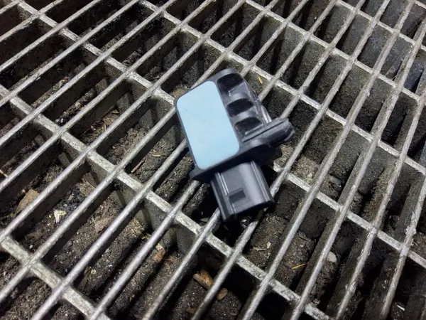 Kia OE 95930-F2000 Botsingsensor - Gebruikt image 3