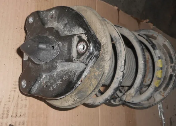 Mercedes W207 C207 Vänster Framdämpare A2073231300 image 2