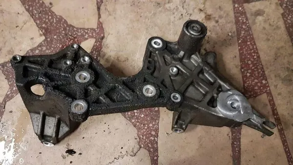 Volkswagen Phaeton 2010 Support de pompe à carburant image 1