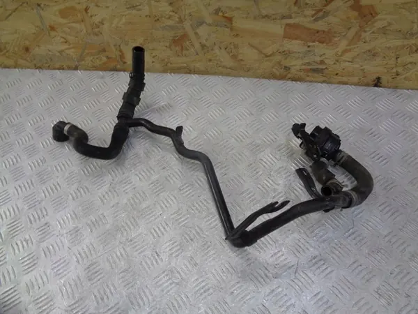 Vattenpump och slangar VW Golf 7 1.6 TDI image 8