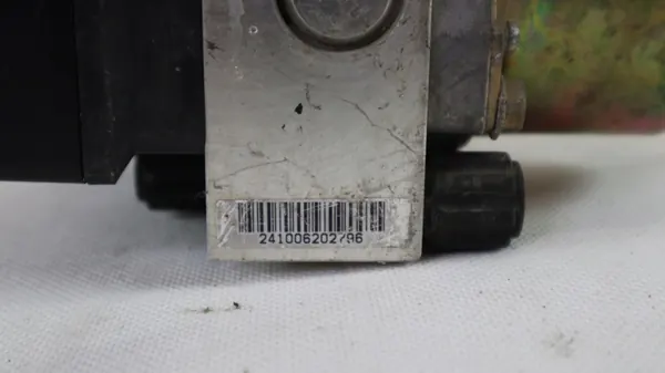 Toyota ABS-pump OEM 241006202796 - Begagnad image 4
