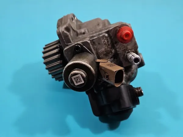 Einspritzpumpe VW Golf VII 1.6 TDI OEM 28395883 image 6