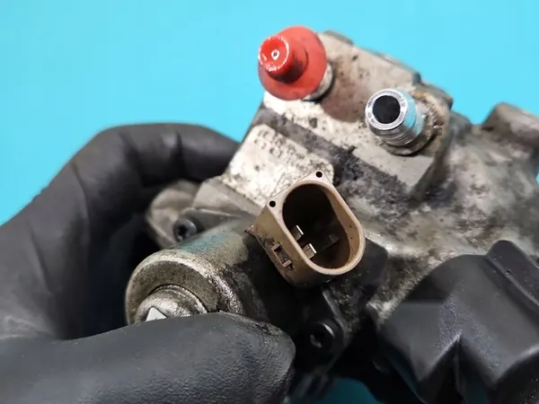 Einspritzpumpe VW Golf VII 1.6 TDI OEM 28395883 image 7