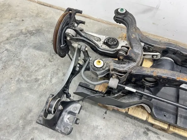 Mercedes A-Klasse W177 Hinterachsschwinge OEM 1773502201 image 5