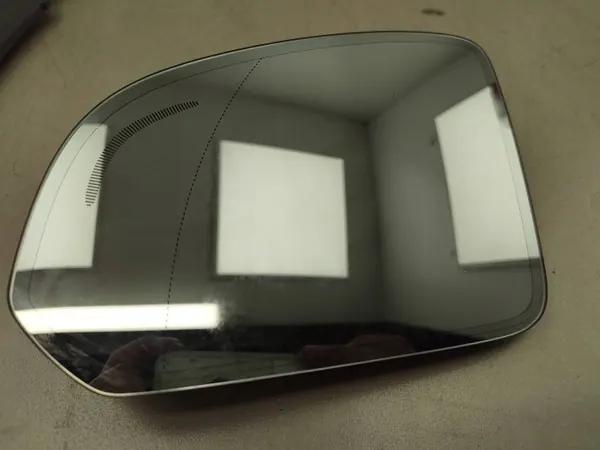 Volvo XC40 Spiegelinzet OEM 31477517 - Gebruikt image 2