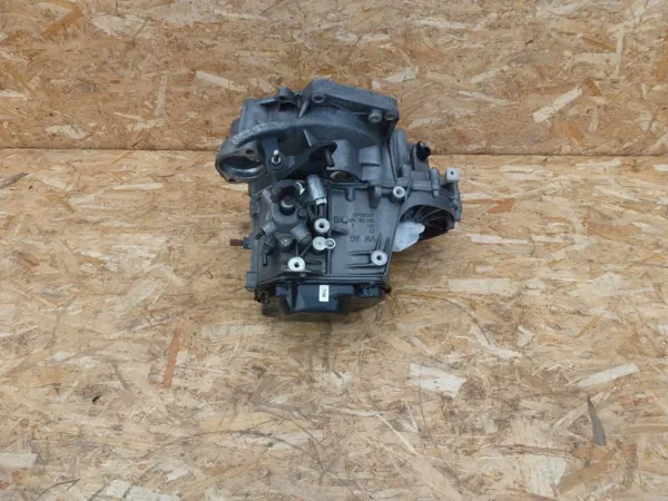 Caja de cambios VW Polo VI 1.0 MPI SND OEM image 5