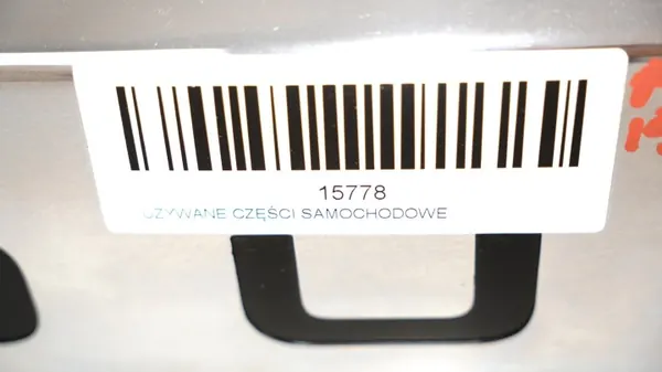 OEM 360166096 Moldura Puxador Portão Dacia Duster 12-17 image 3