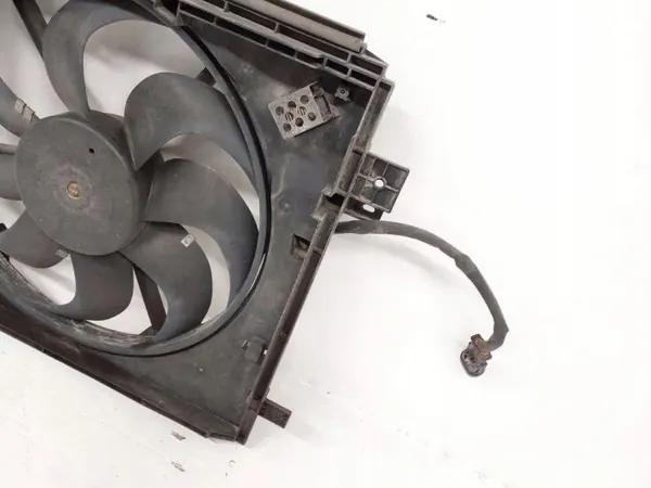 Boîtier Ventilateur Radiateur Citroen OEM 9832930080 Occasion image 4