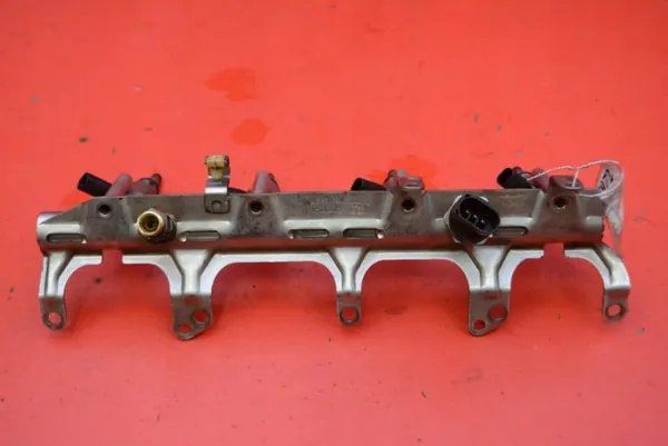 Rampe d'injection OEM 06J133317G pour Audi A4 B8 1.8 TFSI image 9