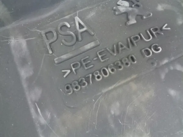 OEM 9837806380 Isolamento de antepara para Peugeot 208 II image 4