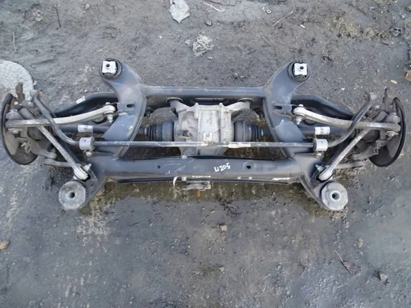 Trave sospensione posteriore completa Mercedes W205 image 2