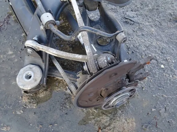Trave sospensione posteriore completa Mercedes W205 image 3