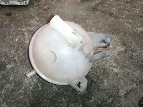 VW UP Laajennussäiliö OEM 1S0121407E - Käytetty image 3