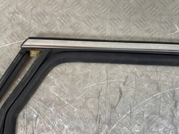 Kia OE FOB52566 Achterruitrubber - Gebruikt image 3