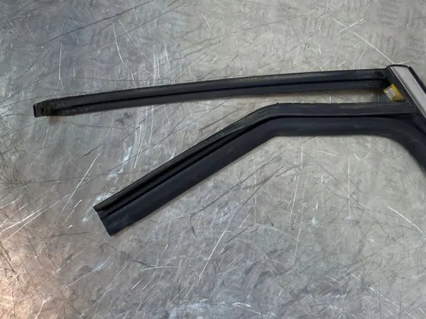 Kia OE FOB52566 Achterruitrubber - Gebruikt image 4