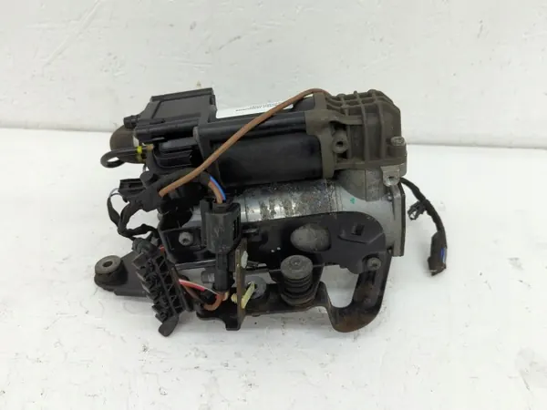 Air Suspension Compressor BMW 5 G30/G31 2019 37206886721-02 image 2