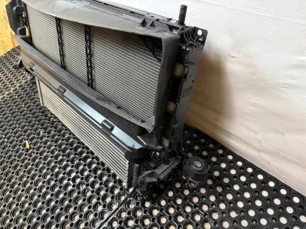 KOMPLET CHŁODNIC CHŁODNICE WENTYLATOR VOLVO XC40 II 1.5 T3 AUTOMAT 2017- image 7