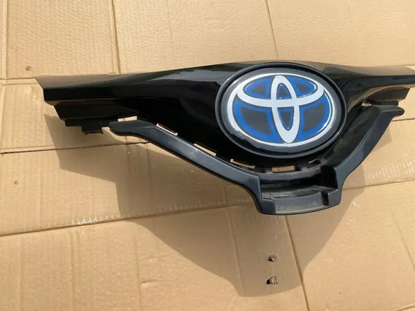 Toyota CHR Grille Pre-Facelift image 2