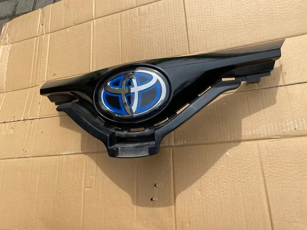 Toyota CHR Grille Pre-Facelift image 3