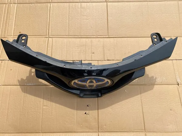 Toyota CHR Grille Pre-Facelift image 5