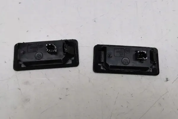 Luz de registro BMW 5 (F10) 2013 image 4