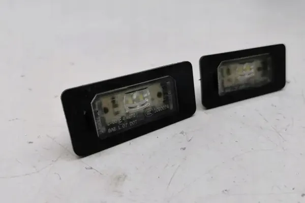 Luz de registro BMW 5 (F10) 2013 image 5