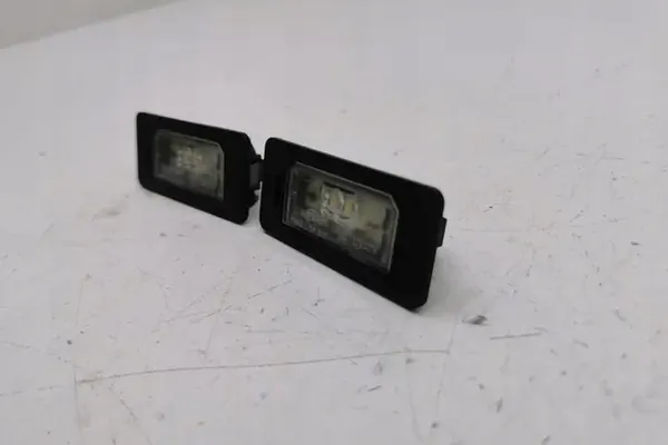 Luz de registro BMW 5 (F10) 2013 image 6